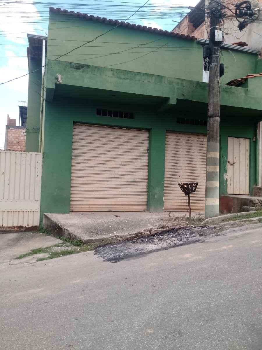 Duas casas e uma loja no mesmo lote ,cada casa possui 2 quartos . em Santa Luzia, MG — direto com proprietário