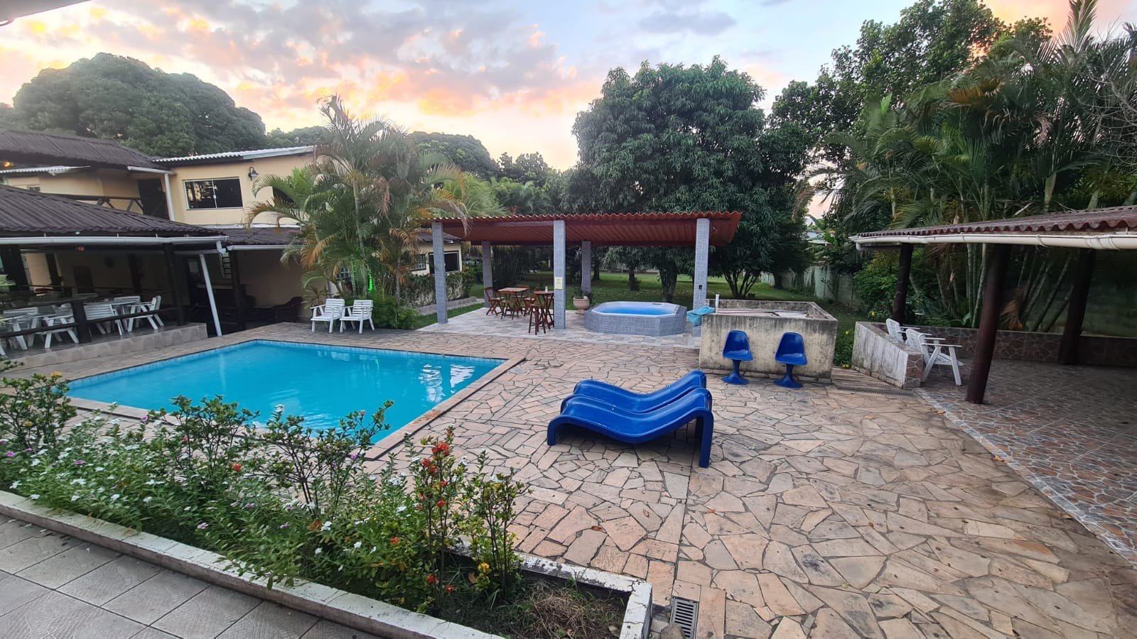 Sítio um paraíso da natureza em plena cidade.