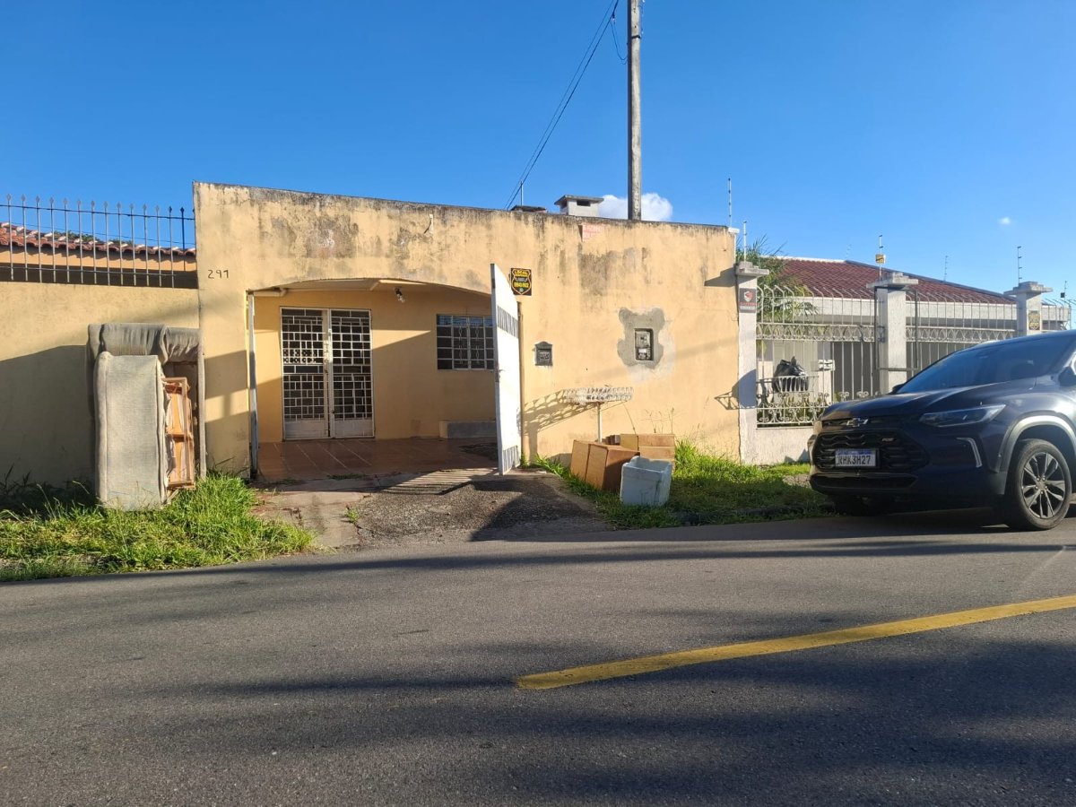 Casa em bairro nobre de Pinhais