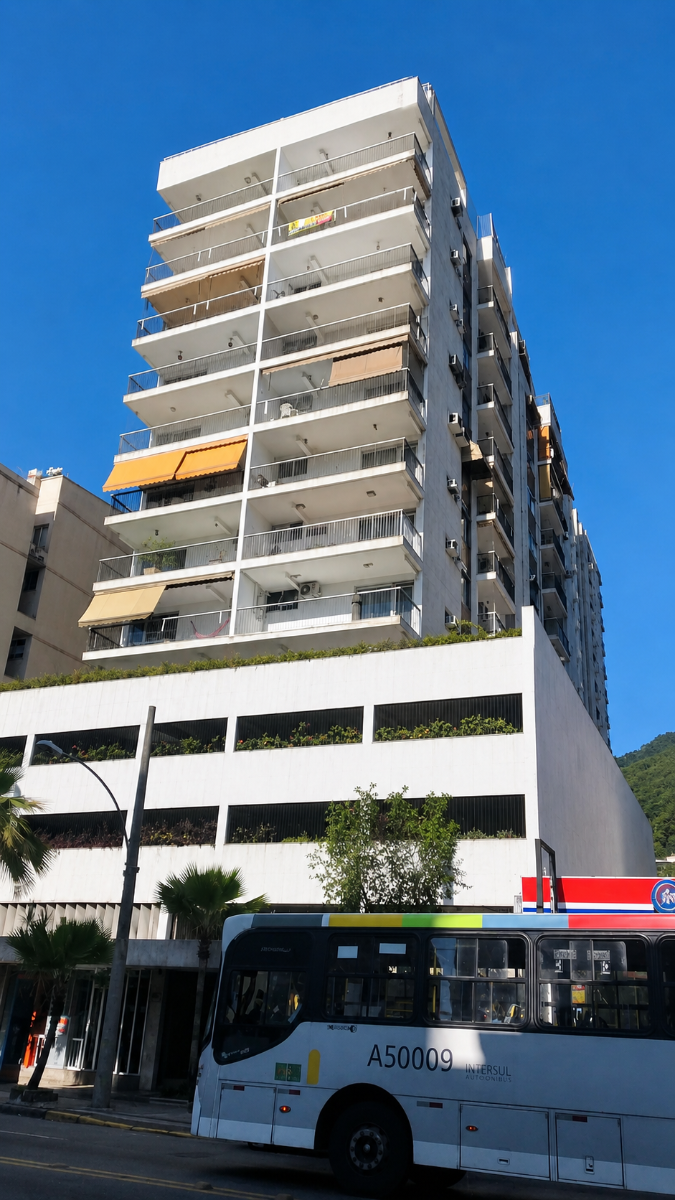 Apartamento amplo e bem iluminado em excelente localização. em Rio de Janeiro, RJ — direto com proprietário