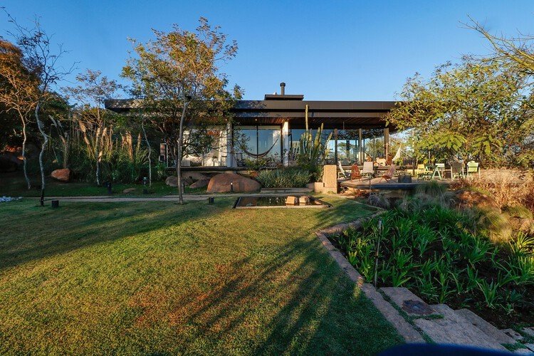 Sítio com divisa com a Pedra do Baú lado de Campos do Jordão em Campos do Jordão, SP — direto com proprietário
