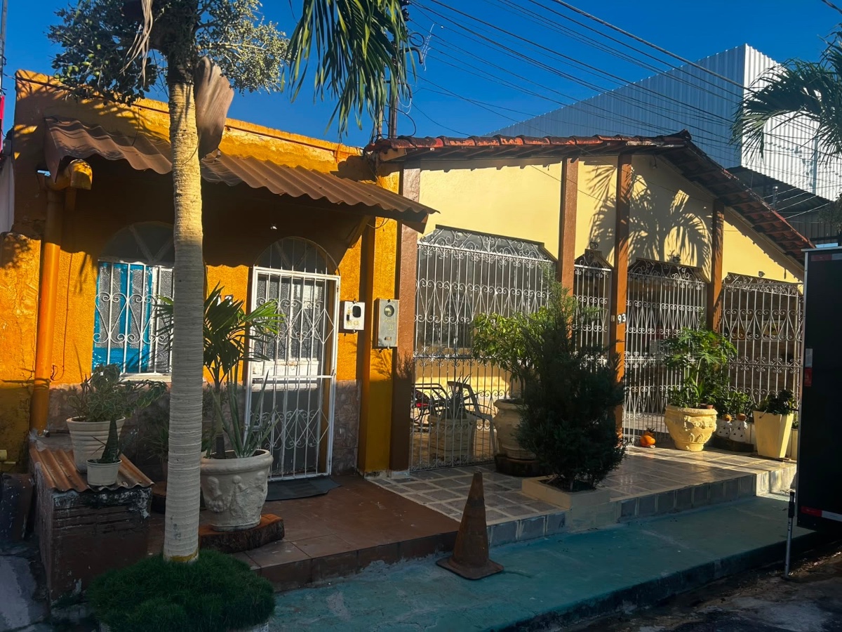 Casa Moderna com documentos em Dia em Manaus, AM — direto com proprietário