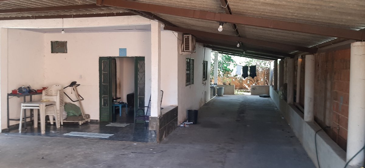 Casa ponto comercial avenida linha ônibus 3 salas alugada lote 487m em Goiânia, GO — direto com proprietário