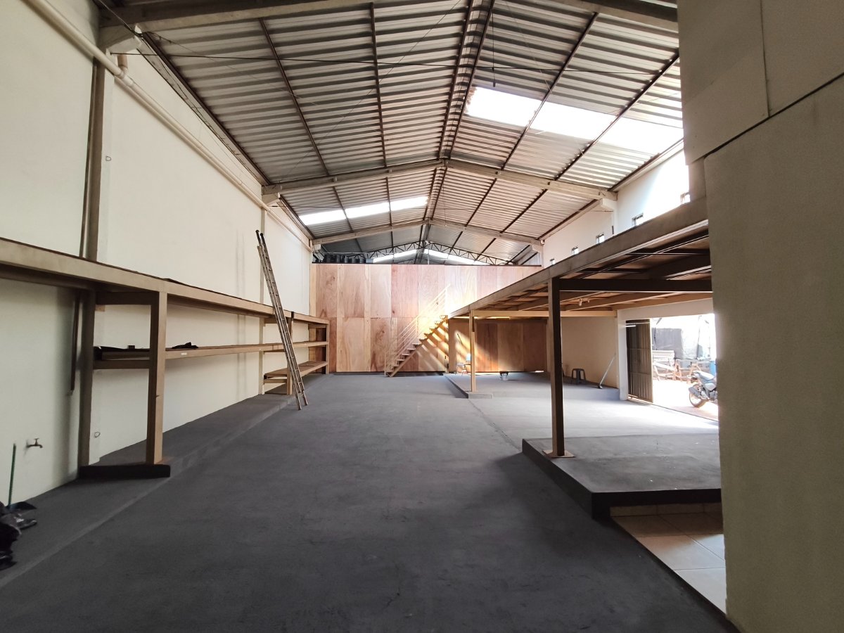 🏬 Barracão Comercial Amplo – 240 m² Total com Pé-Direito de 6m em Vila Futurista, Campo Grande — direto com proprietário